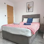 Luxury 2 Bed Apt - 15 Mins To Solihull Centre