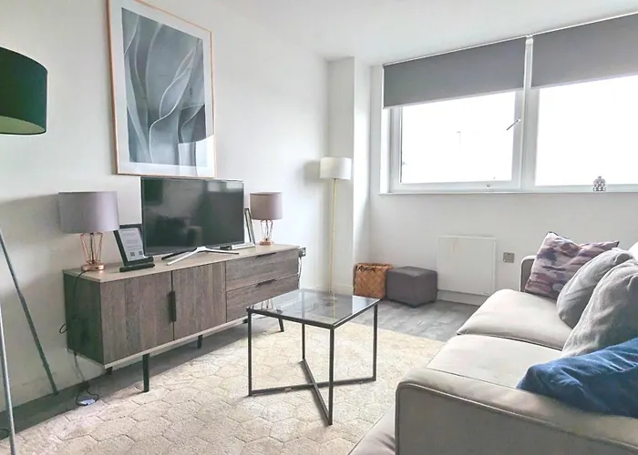 Luxury 2 Bed Apt - 15 Mins To Solihull Centre
